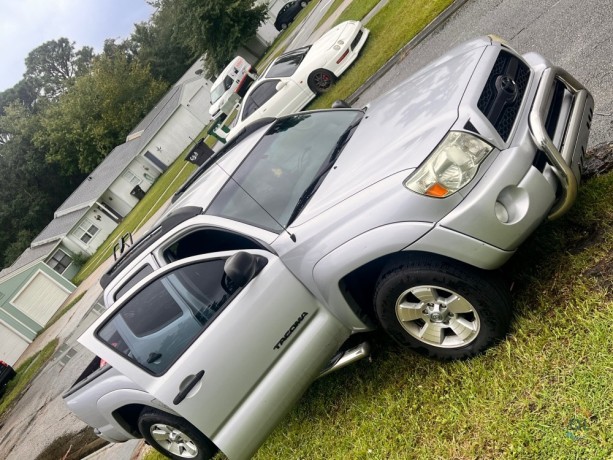 2010-toyota-tacoma-double-cab-v6-big-3